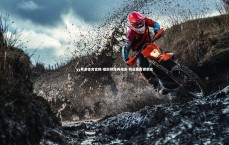 yy易游体育官网-宿敌狭路再相逢 铁血誓言捍荣光